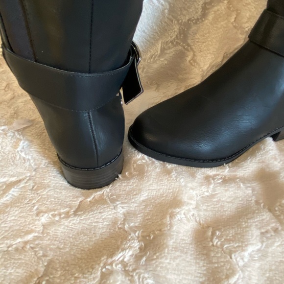 Boots - Picture 4 of 4